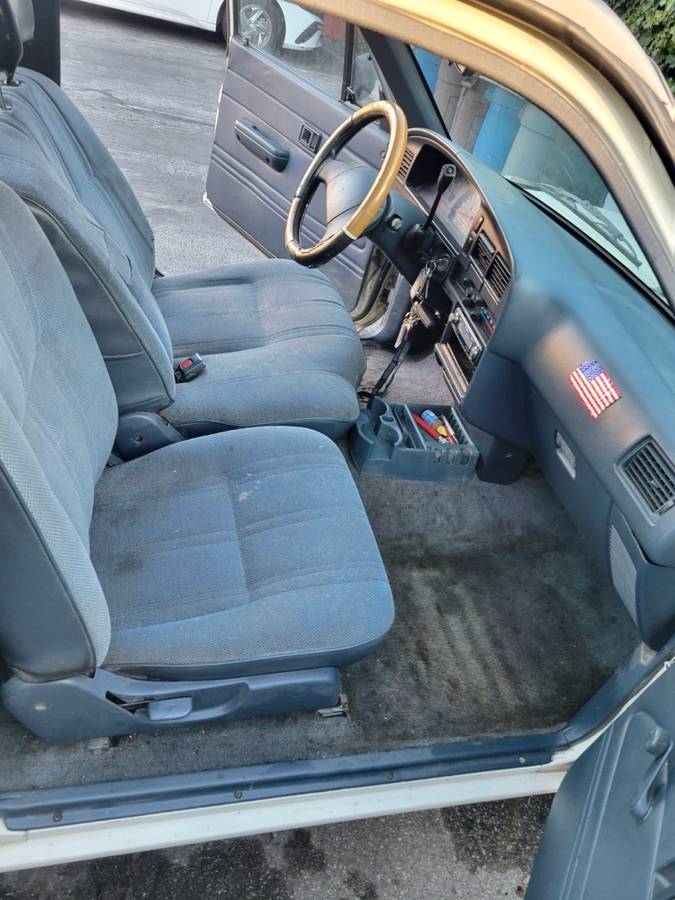 Toyota-extra-cab-pickup-1989-white-4