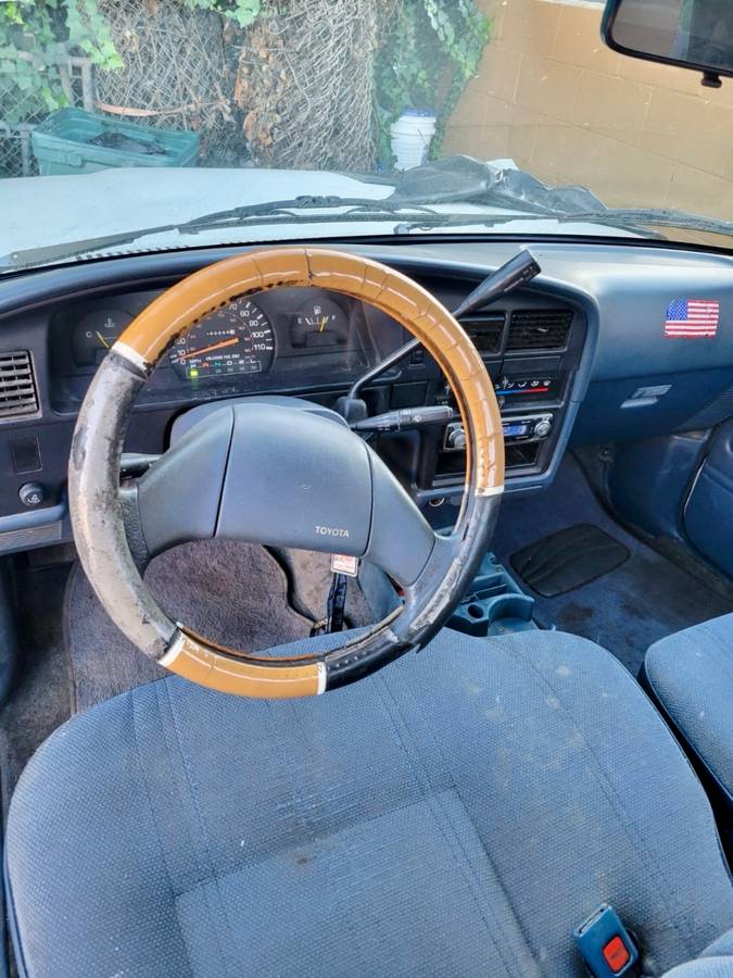 Toyota-extra-cab-pickup-1989-white-5