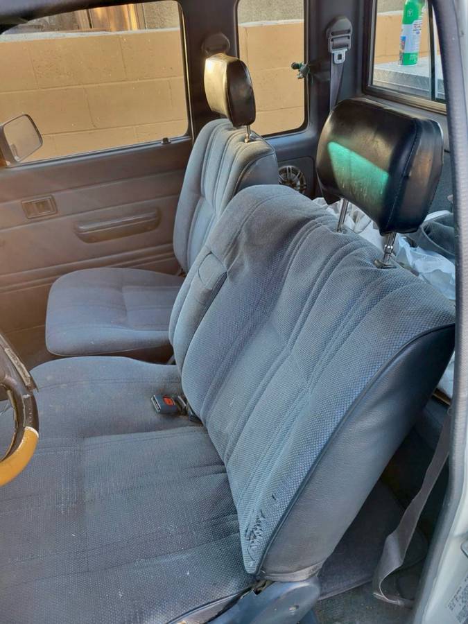 Toyota-extra-cab-pickup-1989-white-6