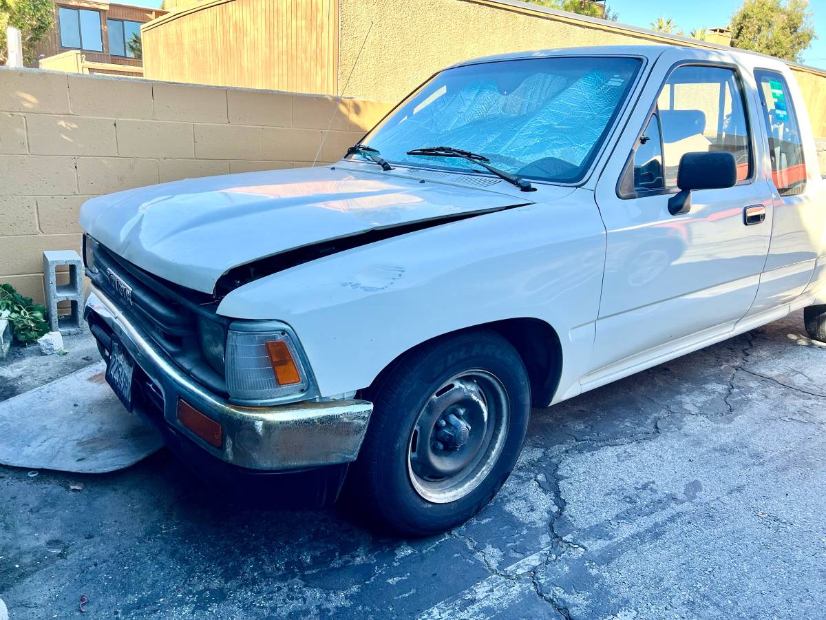 Toyota-extra-cab-pickup-1989-white-8