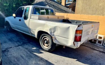 Toyota-extra-cab-pickup-1989-white-9