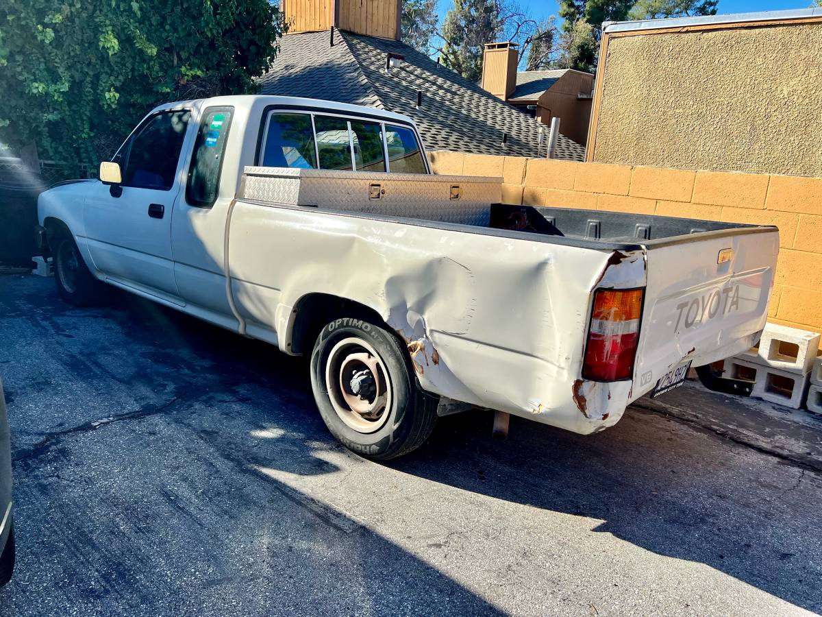 Toyota-extra-cab-pickup-1989-white-9