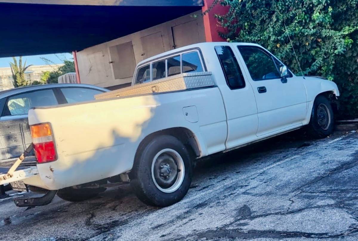 Toyota-extra-cab-pickup-1989-white