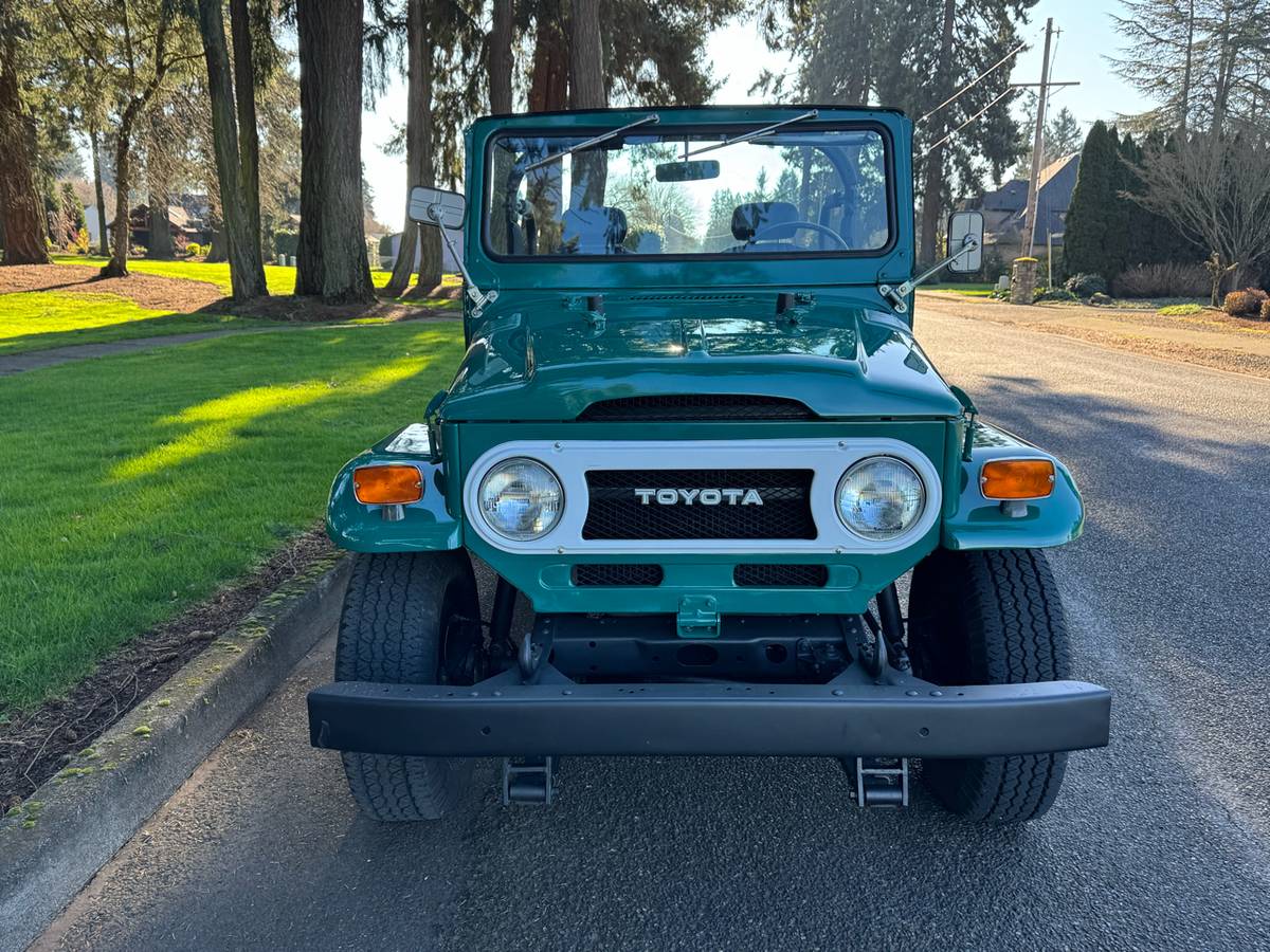 Toyota-fj40-1972-green-11