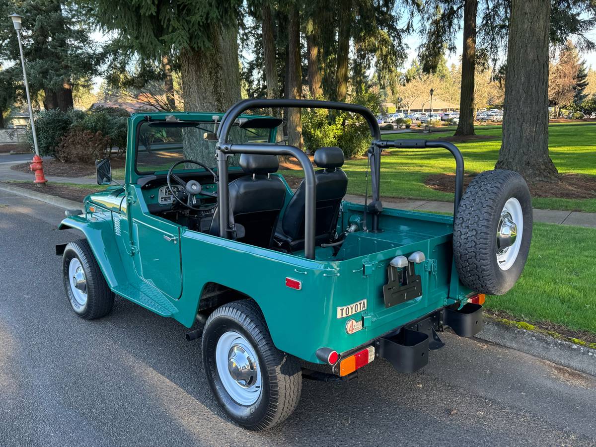 Toyota-fj40-1972-green-31