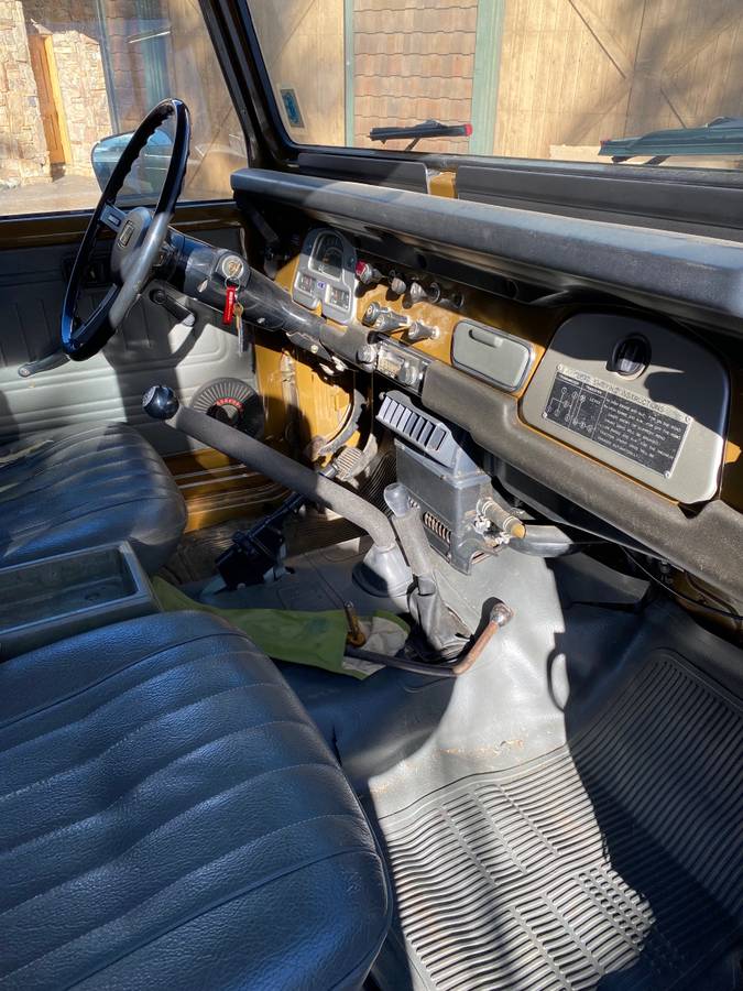 Toyota-fj40-1982-brown-1