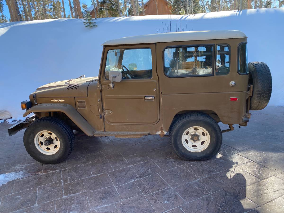 Toyota-fj40-1982-brown-2