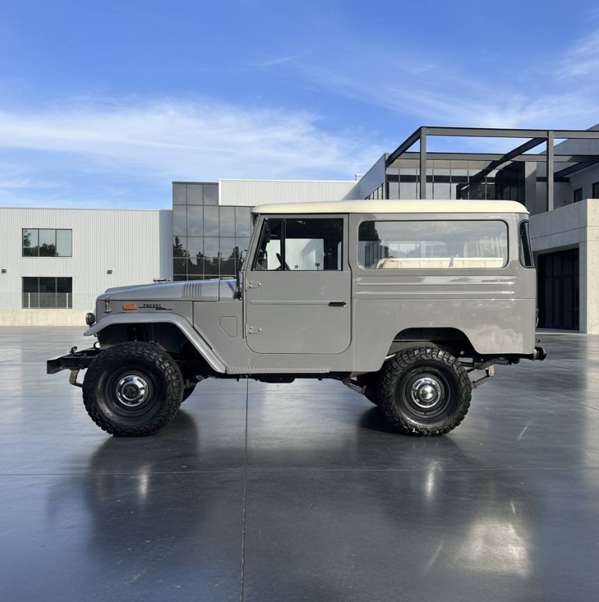 Toyota-fj43-land-cruiser-1970-grey-104