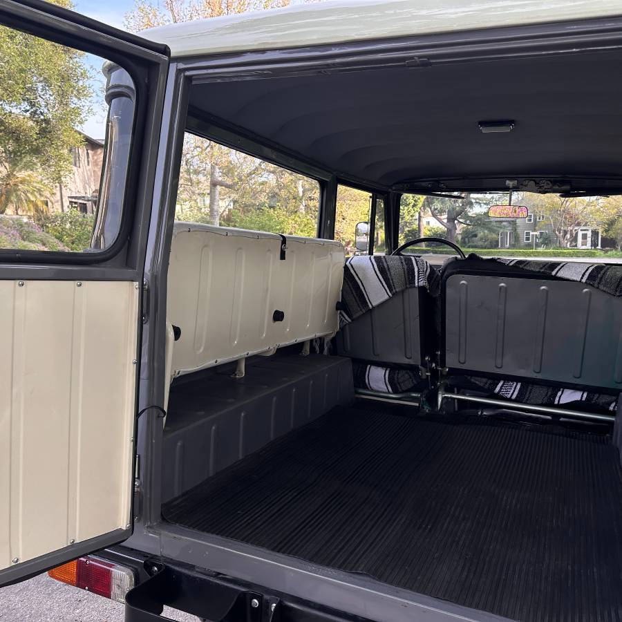 Toyota-fj43-land-cruiser-1970-grey-112