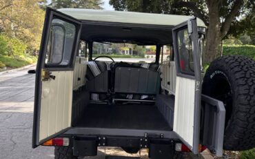 Toyota-fj43-land-cruiser-1970-grey-26