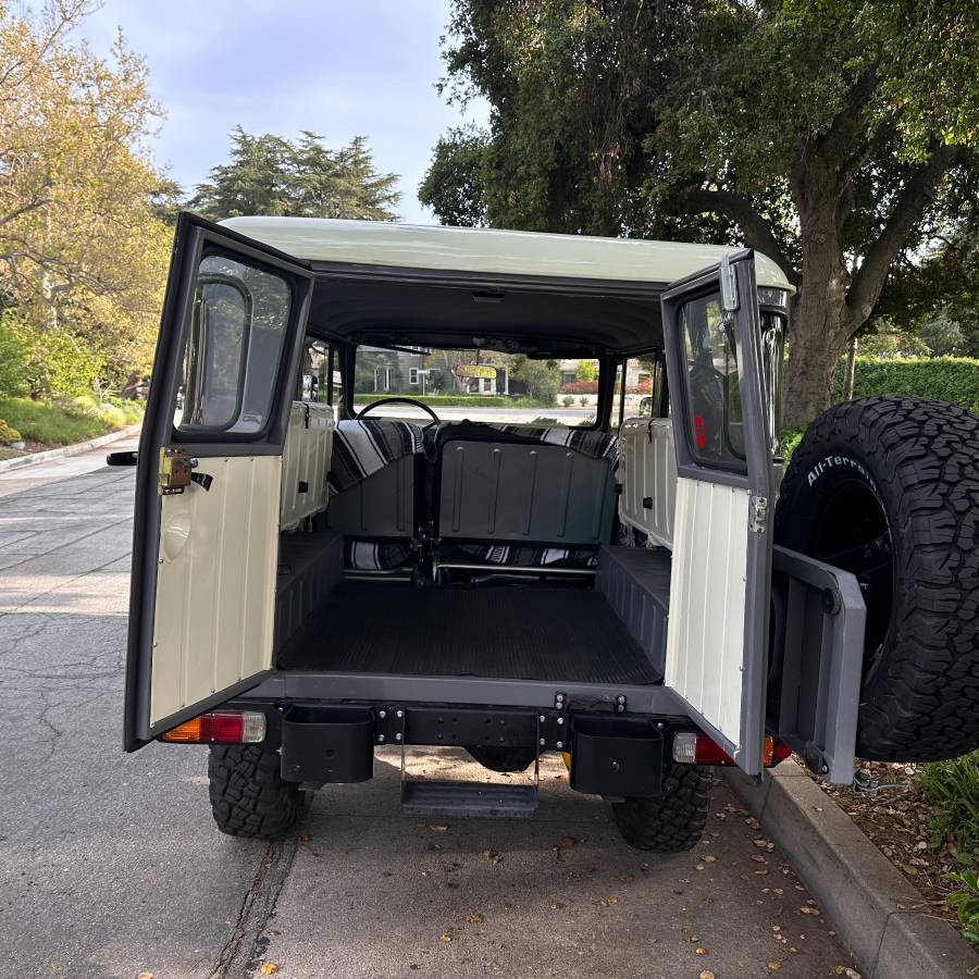 Toyota-fj43-land-cruiser-1970-grey-26
