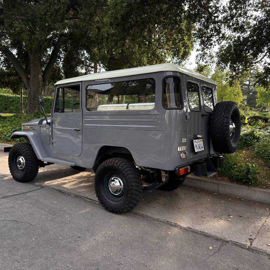 Toyota-fj43-land-cruiser-1970-grey-62