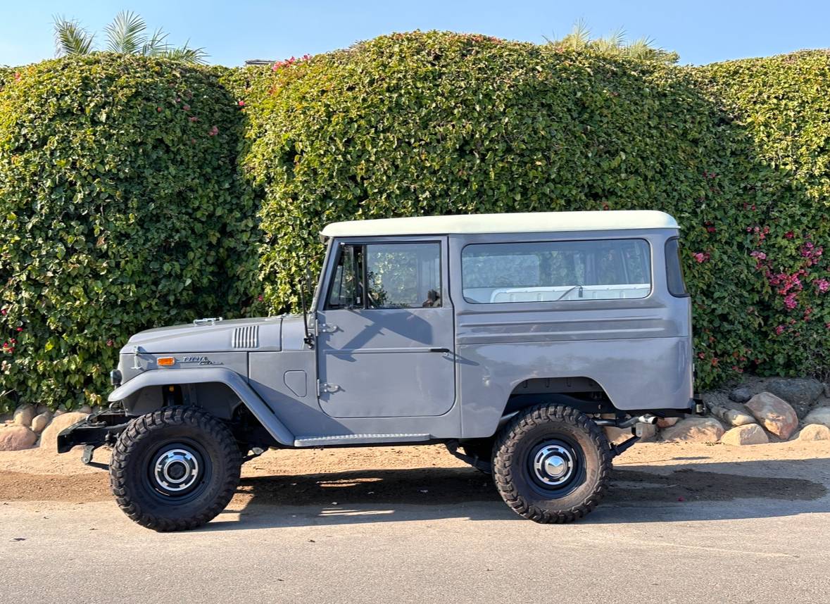 Toyota-fj43-land-cruiser-1970-grey-69