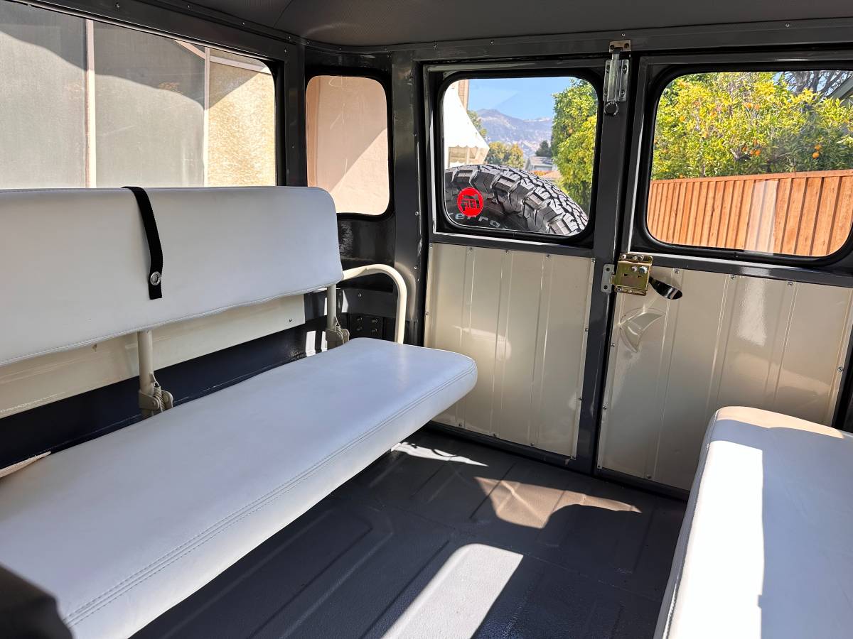 Toyota-fj43-land-cruiser-1970-grey-88