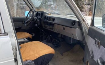 Toyota-fj60-1986-silver-10