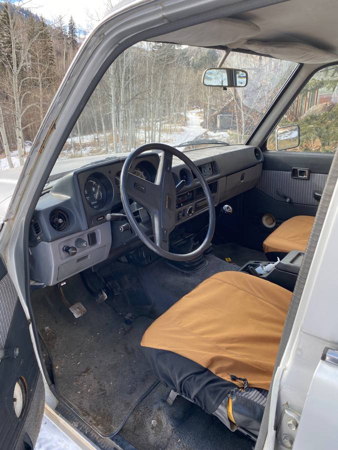 Toyota-fj60-1986-silver-7