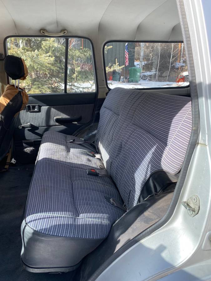 Toyota-fj60-1986-silver-9