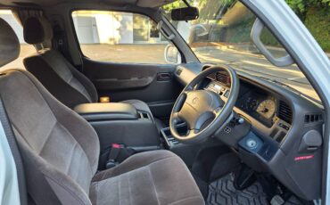 Toyota-hiace-diesel-1996-11