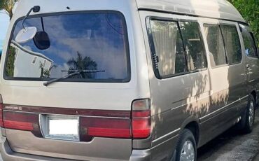 Toyota-hiace-grandcabin-van-diesel-1994-4