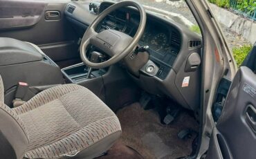 Toyota-hiace-grandcabin-van-diesel-1994-5