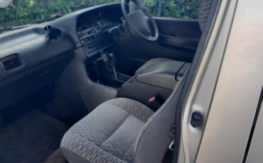 Toyota-hiace-grandcabin-van-diesel-1994-6
