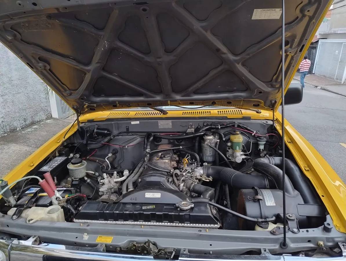 Toyota-hilux-diesel-1994-10