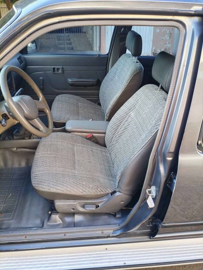 Toyota-hilux-diesel-1994-11