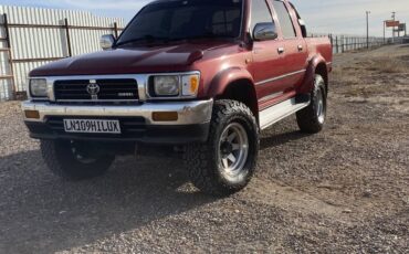 Toyota-hilux-diesel-1995-red-1