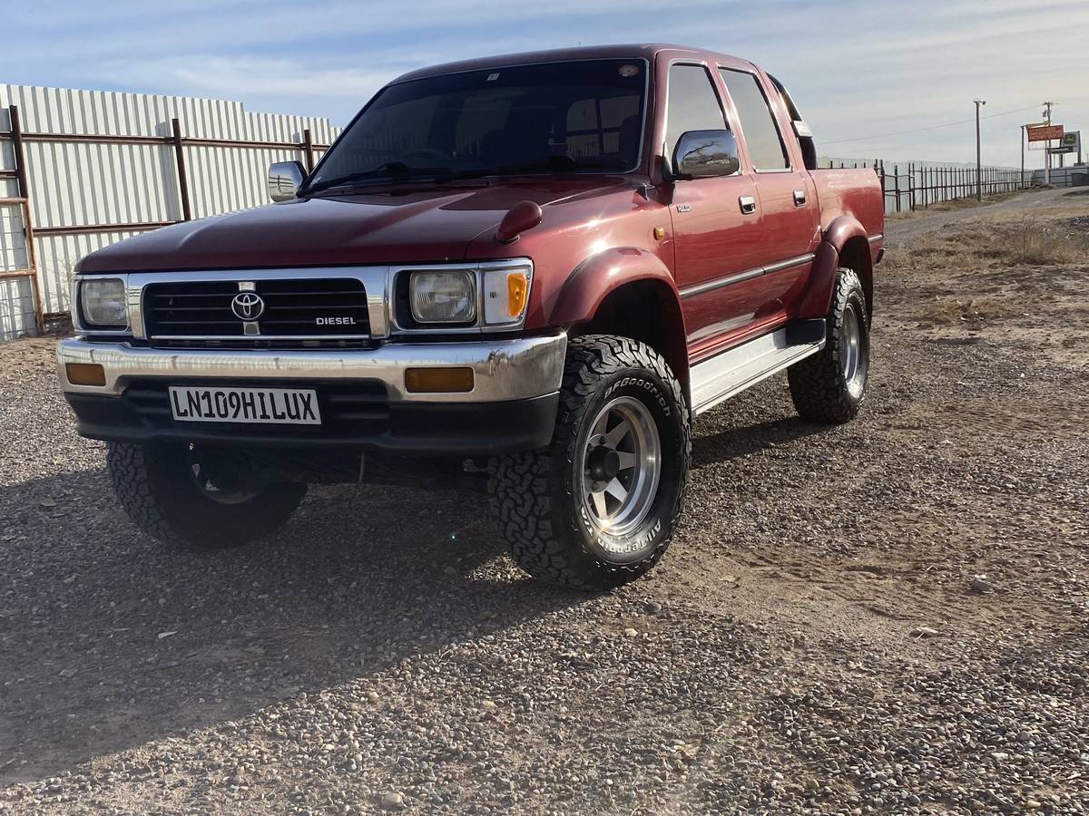 Toyota-hilux-diesel-1995-red-1