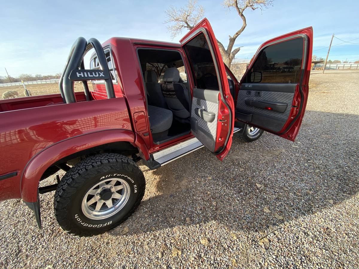 Toyota-hilux-diesel-1995-red-11