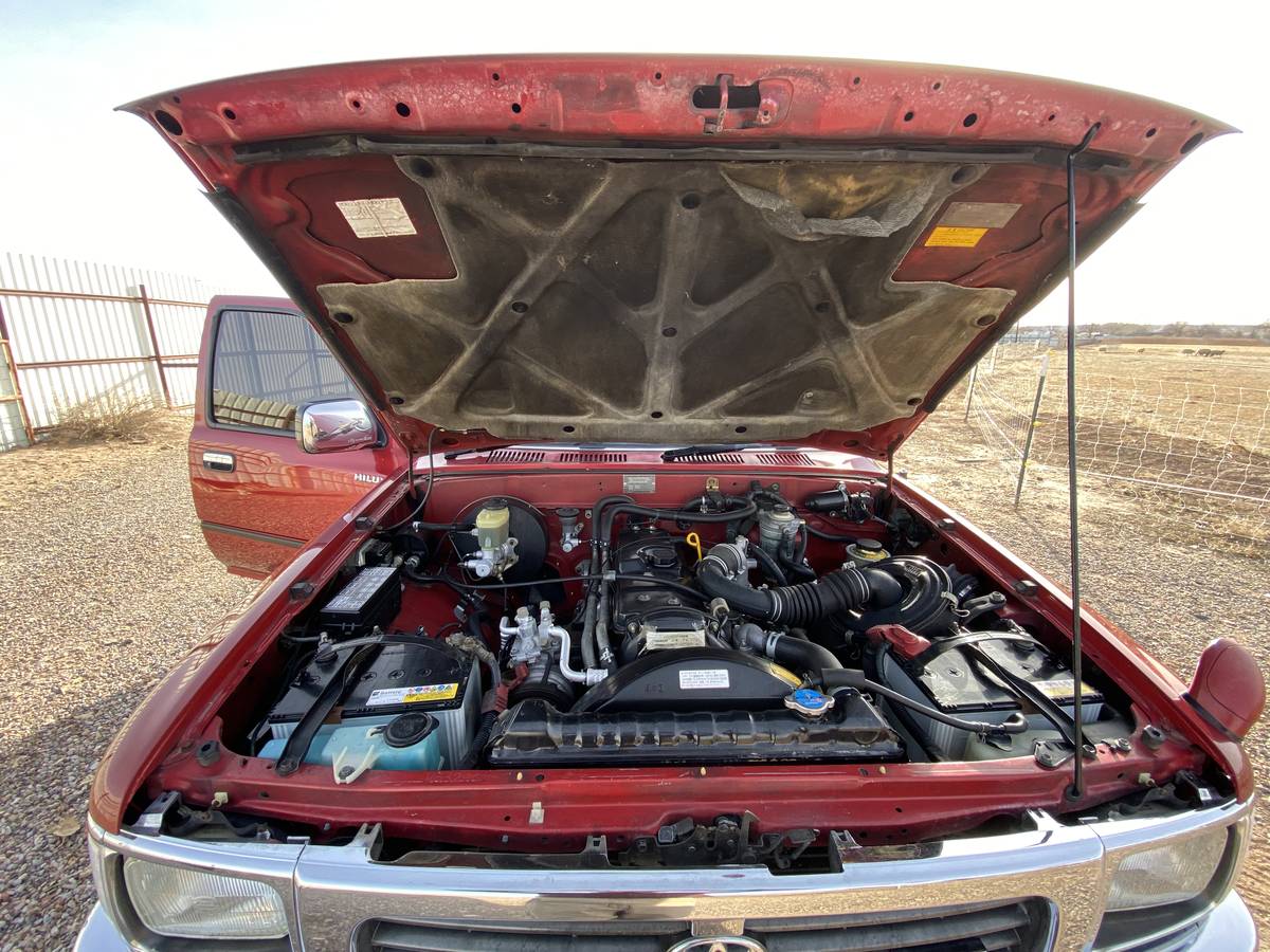 Toyota-hilux-diesel-1995-red-13