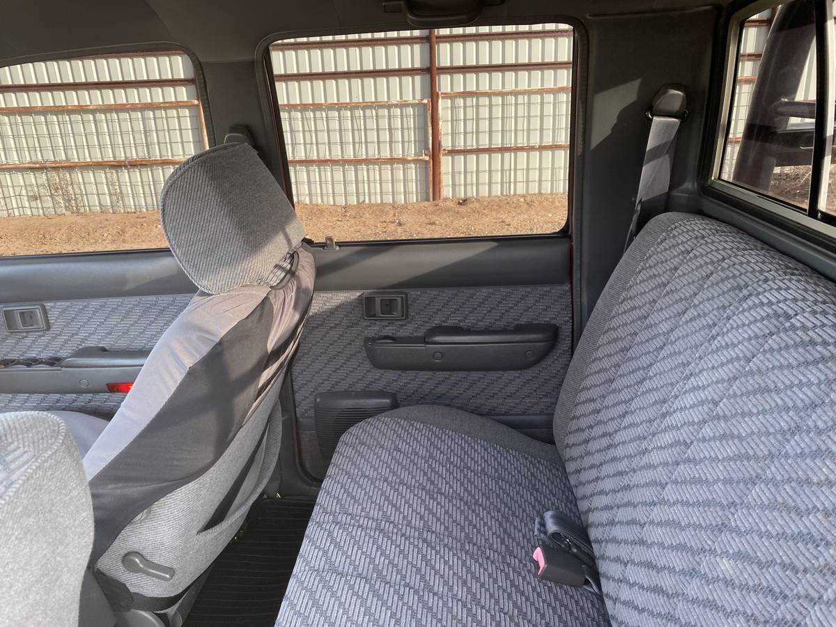 Toyota-hilux-diesel-1995-red-15