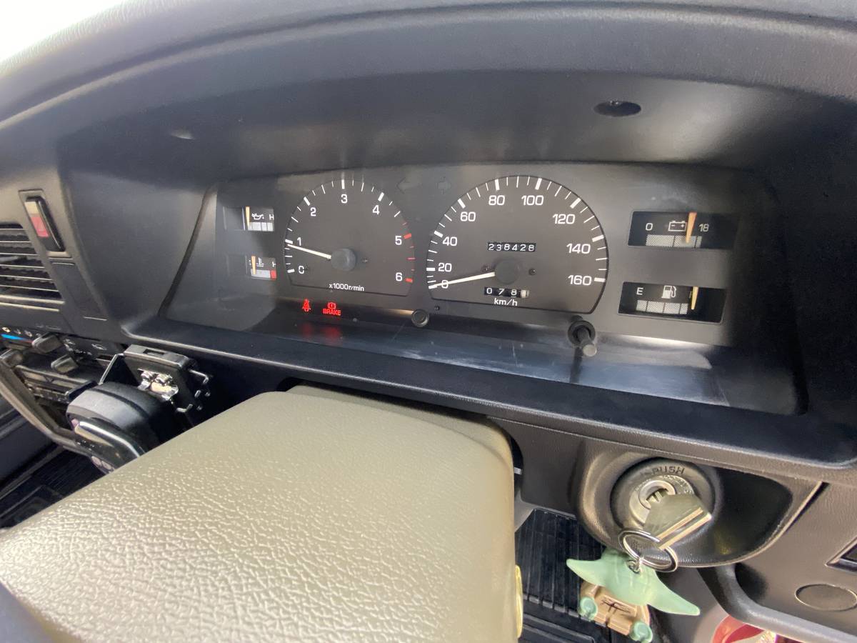 Toyota-hilux-diesel-1995-red-18