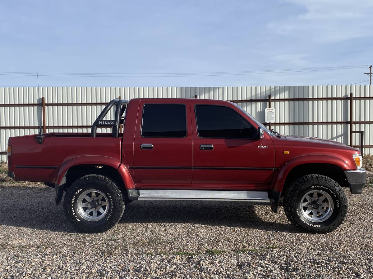 Toyota-hilux-diesel-1995-red