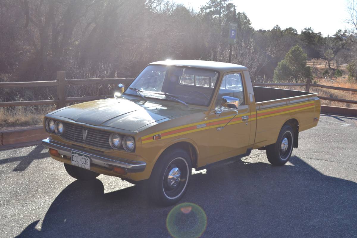 Toyota-hilux-pickup-truck-1976-yellow-1