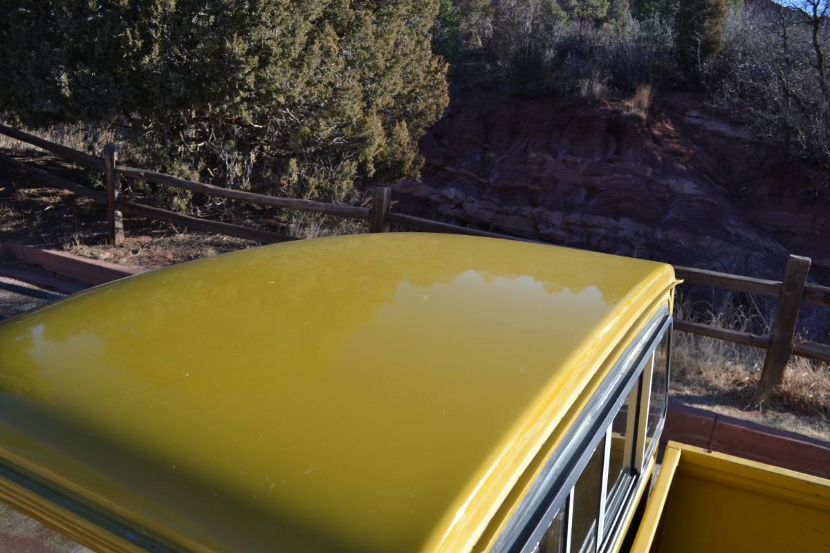 Toyota-hilux-pickup-truck-1976-yellow-10