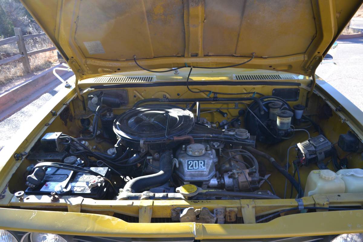 Toyota-hilux-pickup-truck-1976-yellow-14