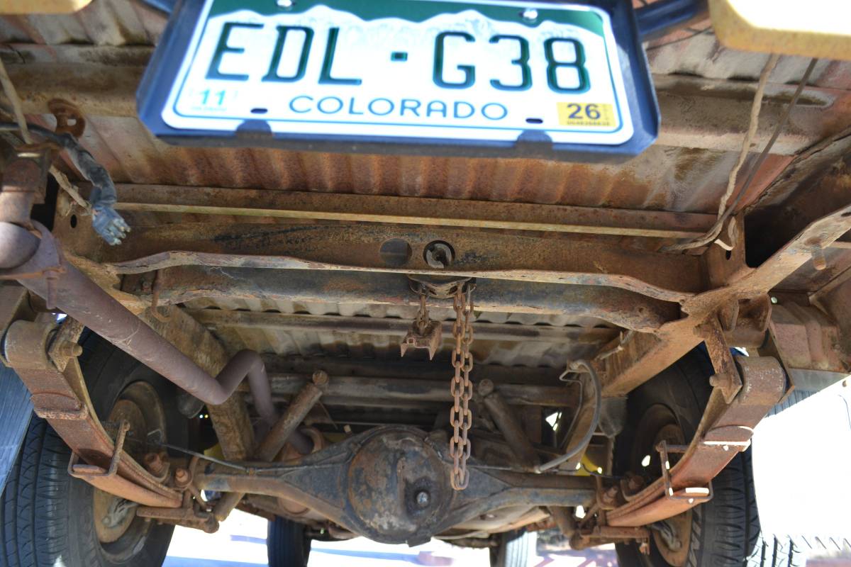 Toyota-hilux-pickup-truck-1976-yellow-15