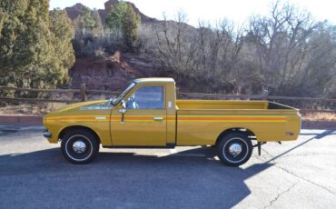Toyota-hilux-pickup-truck-1976-yellow-16