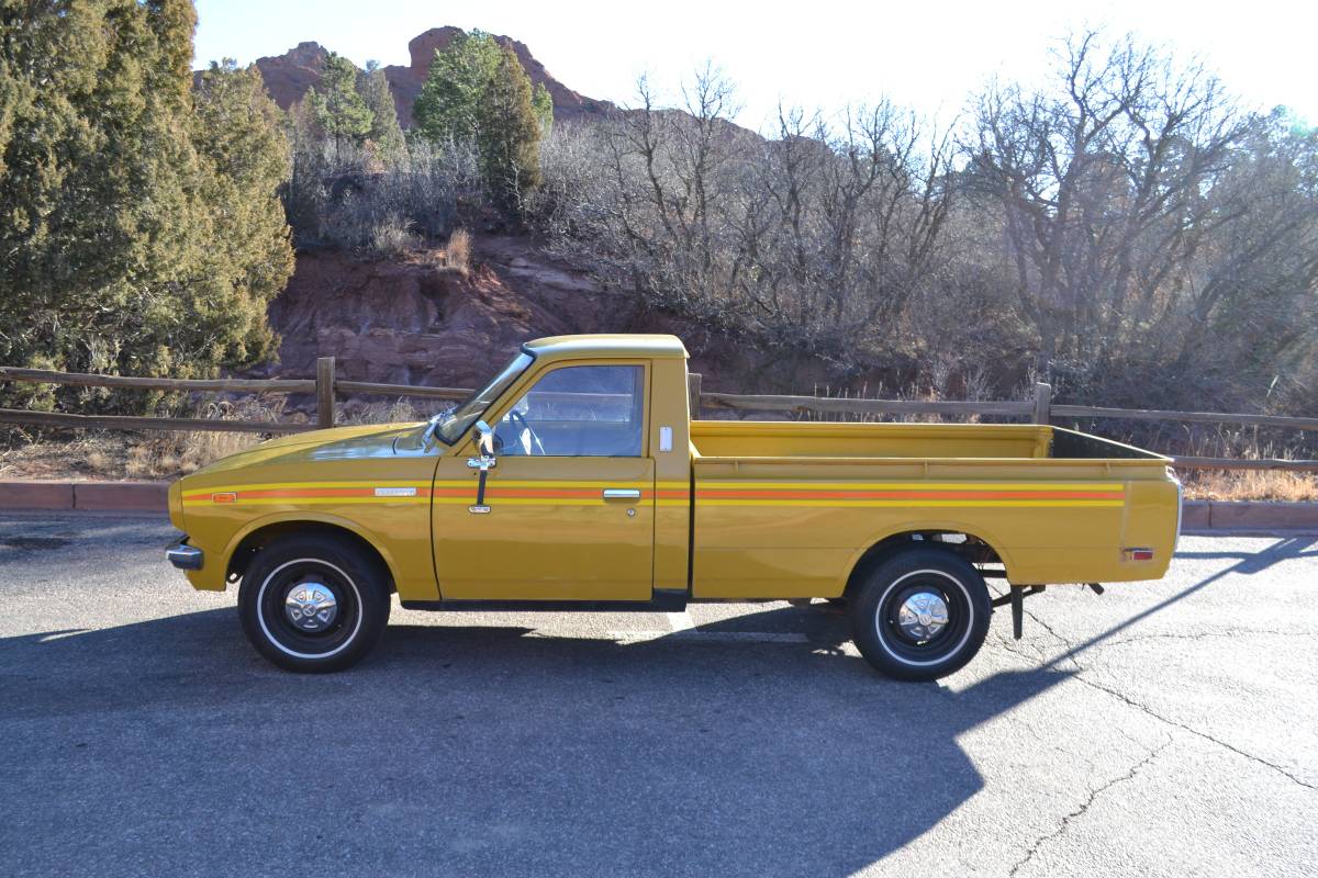 Toyota-hilux-pickup-truck-1976-yellow-16