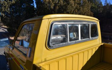 Toyota-hilux-pickup-truck-1976-yellow-17
