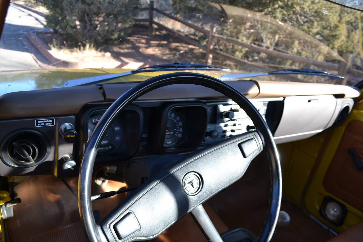 Toyota-hilux-pickup-truck-1976-yellow-18