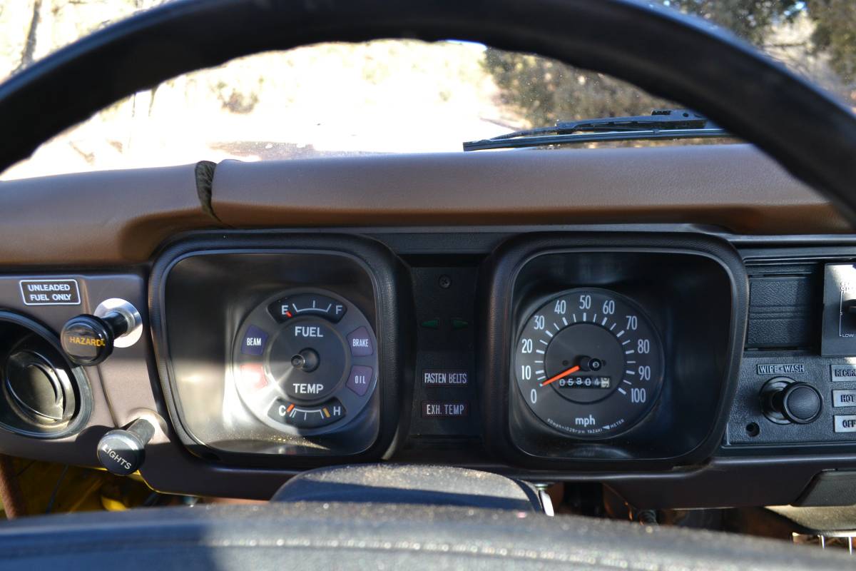 Toyota-hilux-pickup-truck-1976-yellow-19