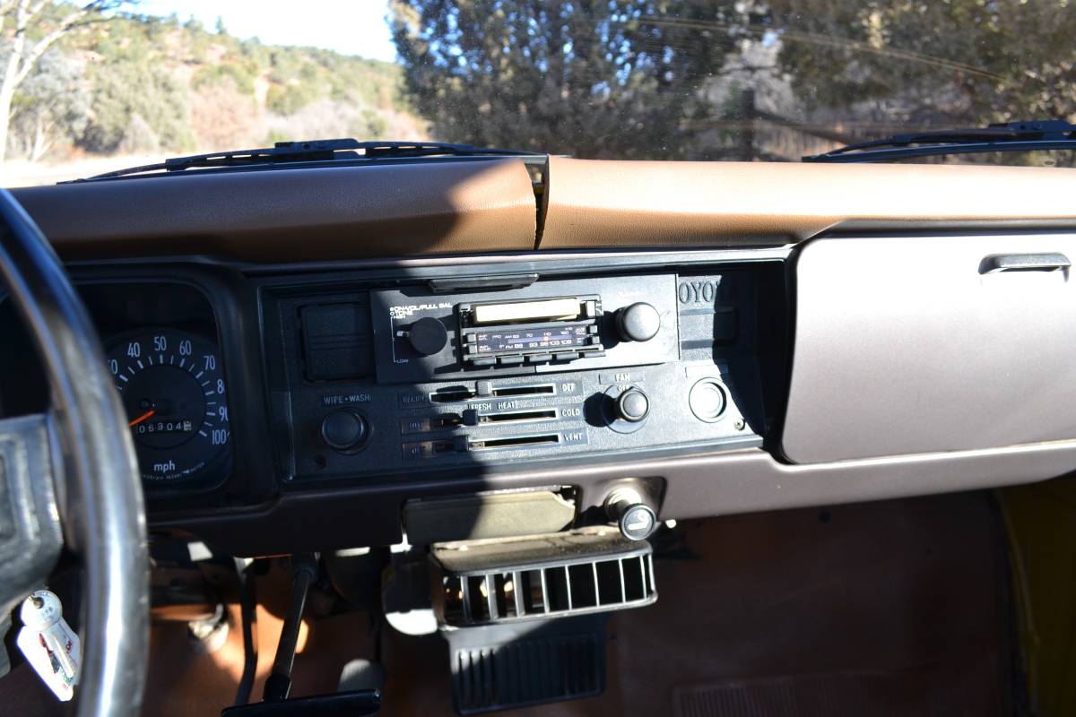 Toyota-hilux-pickup-truck-1976-yellow-20