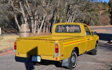 Toyota-hilux-pickup-truck-1976-yellow-3