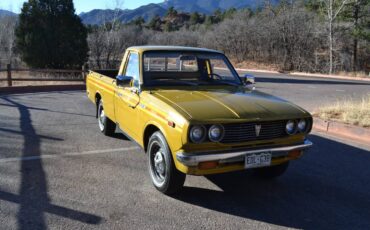 Toyota-hilux-pickup-truck-1976-yellow