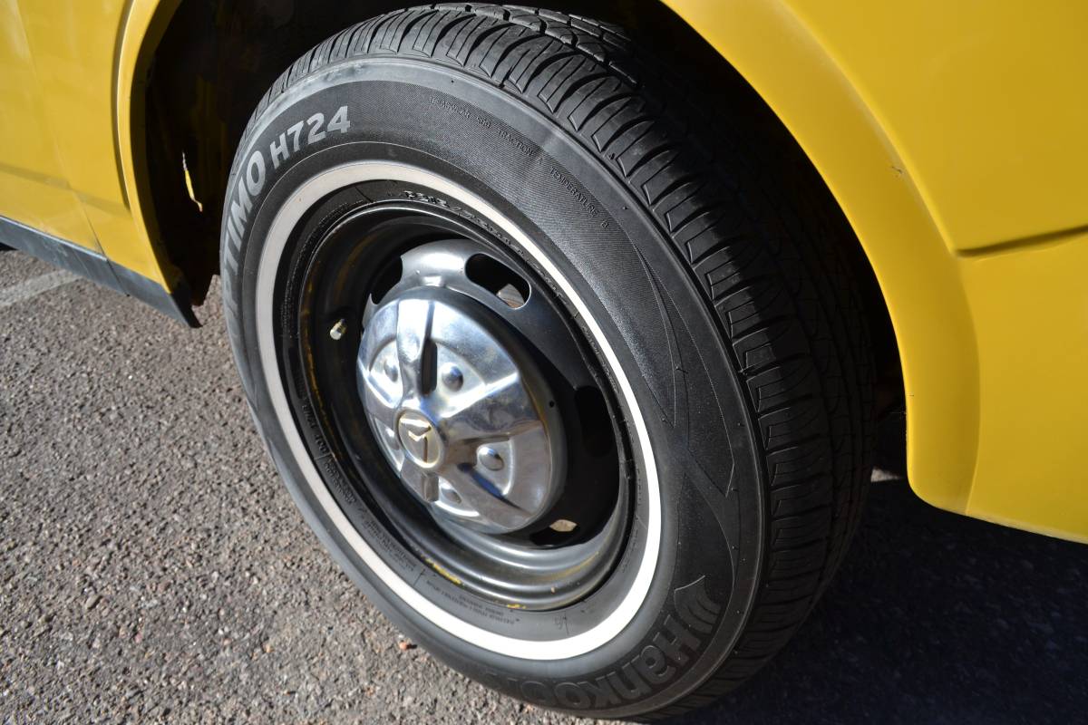 Toyota-hilux-pickup-truck-1976-yellow-8