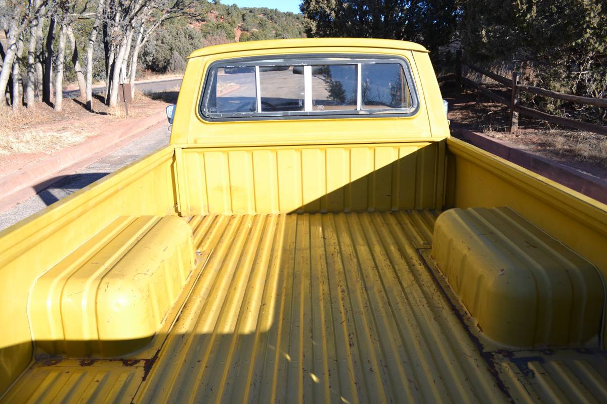 Toyota-hilux-pickup-truck-1976-yellow-9
