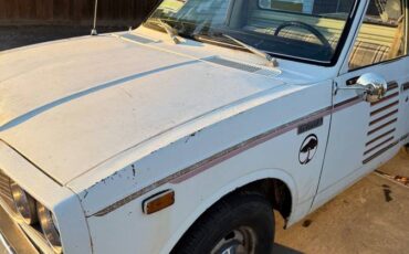 Toyota-hilux-truck-1977-white-1