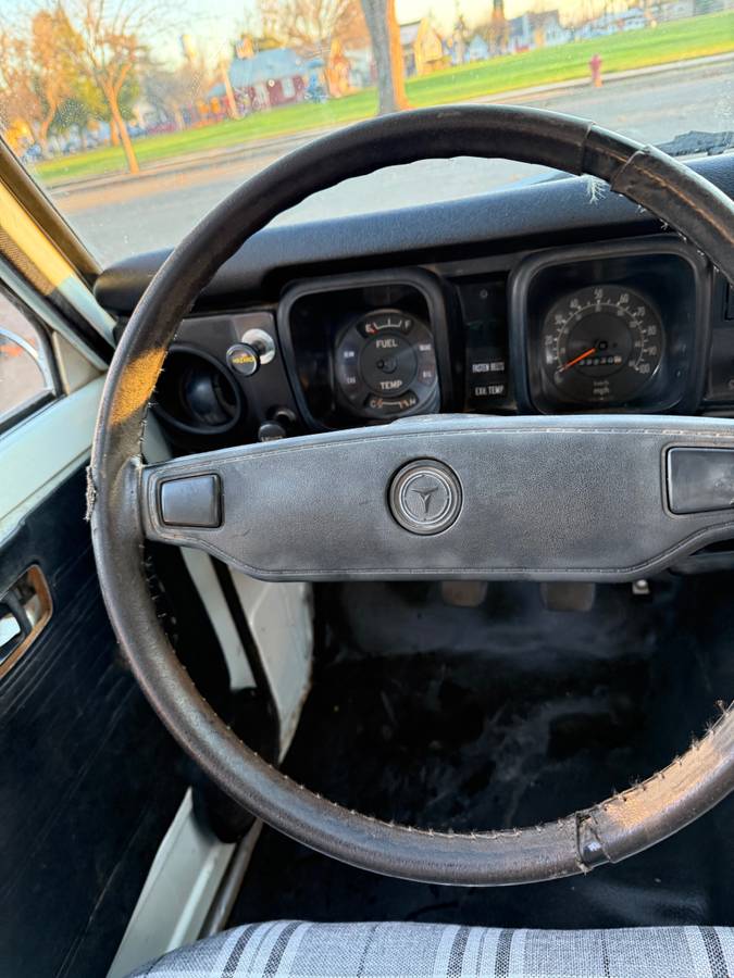 Toyota-hilux-truck-1977-white-13